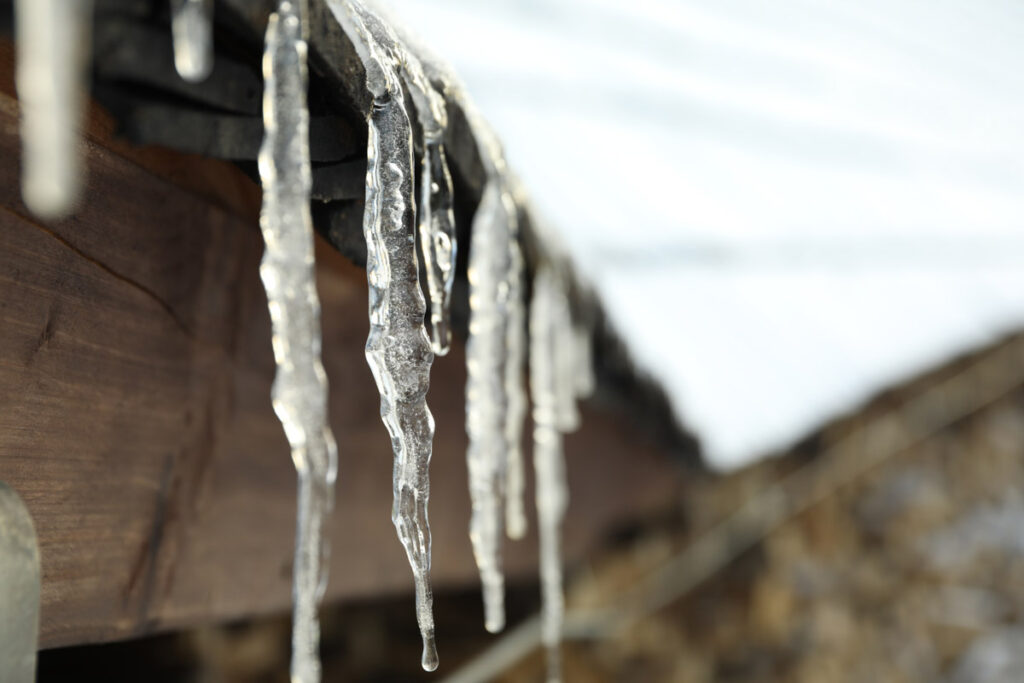 Eiszapfe am Carport, Wetterschutz